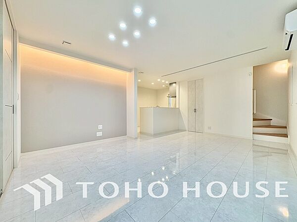 造りこんだ空間演出の妙が生み出す光と質のハーモニーはこの住宅のクオリティの良さを実感させてくれます。