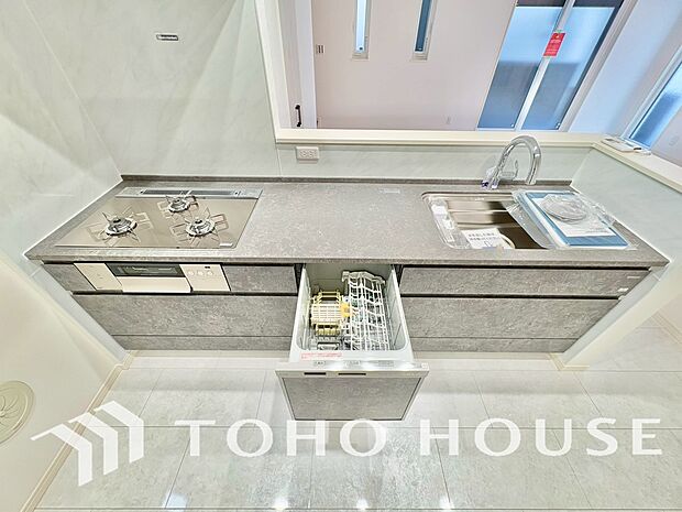 広々キッチンを採用。みんなで作った料理を召し上がりながらの会話は、どのような物になるのでしょうか。