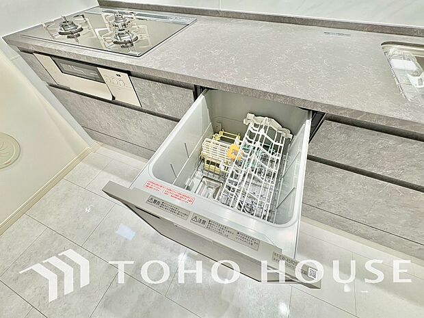 通常の手洗いでは使用出来ないほど高温のお湯や高圧水流を使うことにより汚れを効果的に落とすことができる。