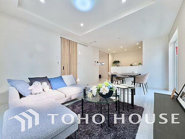 造りこんだ空間演出の妙が生み出す光と質のハーモニーはこの住宅のクオリティの良さを実感させてくれます。