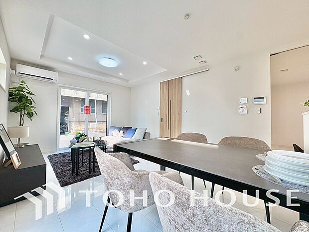 インティメイトなくつろぎを愉しむリビングルームはひそやかな憩いの場となります。