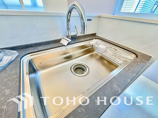 浄水と原水をボタン一つで切り替えられる浄水器一体型水洗。近年主流になりつつある人気の設備です。