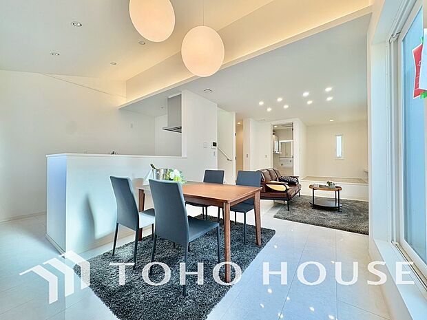 作り手の「気持ちの良いリビングでお過ごししていただきたい」という思いを感じさせます。