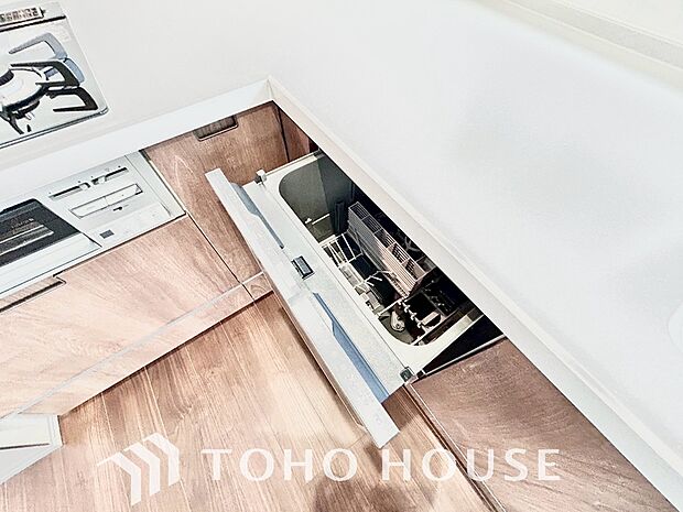 高温水や高圧水流を使う事で効率よく食器洗浄できます。殺菌効果も高いので哺乳瓶等を洗う際にも便利です。