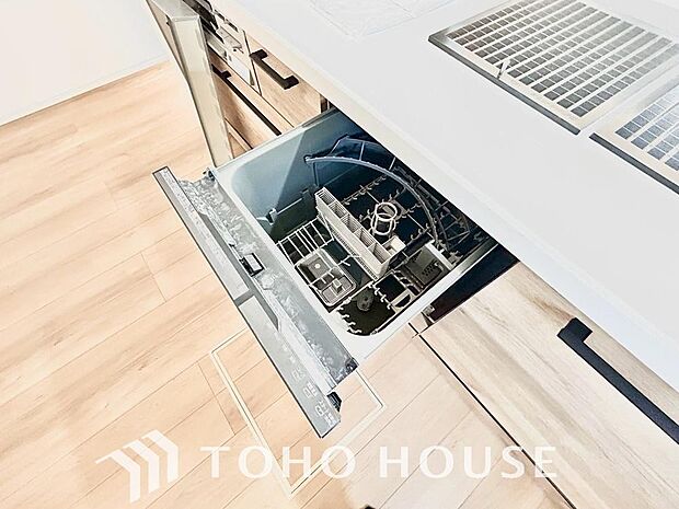 高温水や高圧水流を使う事で効率よく食器洗浄できます。殺菌効果も高いので哺乳瓶等を洗う際にも便利です。