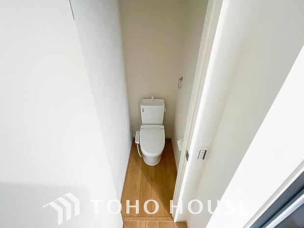 清潔な空間であって頂けますように、目に留まるだけではなく、汚れをふき取り易いフロアと壁紙をチョイス。