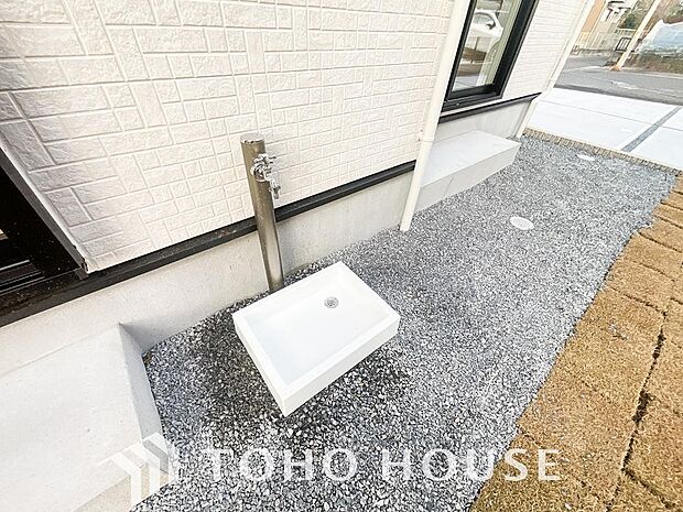 お庭への水やりはもちろん、大切なお車の洗車や高圧洗浄機を用いたお家のお手入れにも活用できます。