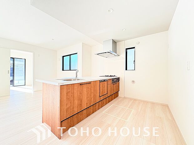 お料理の上手な方が、独壇場でお料理の腕を披露するスタイルに向いているキッチンです。