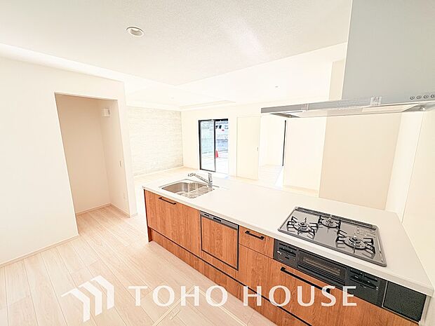 広々キッチンを採用。みんなで作った料理を召し上がりながらの会話は、どのような物になるのでしょうか。