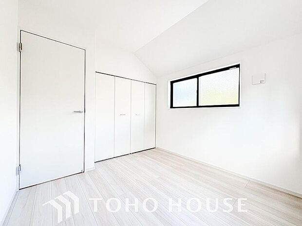 一日の疲れを癒やしてくれる主寝室。時を忘れて過ごす場所として過ごせるお部屋。
