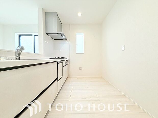 広々キッチンを採用。みんなで作った料理を召し上がりながらの会話は、どのような物になるのでしょうか。