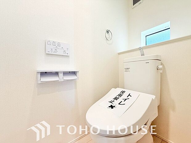 清潔な空間であって頂けますように、目に留まるだけではなく汚れをふき取り易いフロアと壁紙をチョイス。