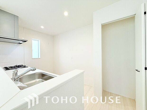 少しでも空いているスペースを収納にすることで、無駄のない空間を演出しております。