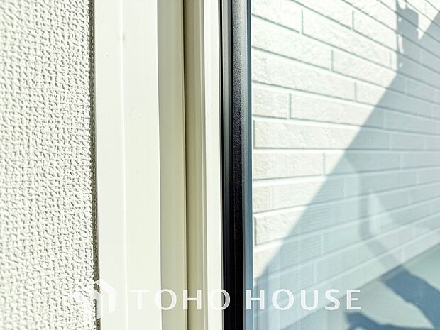 複層ガラスは結露を抑えたり、遮音にも効果を発揮します。