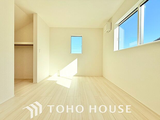 家具の配置のし易い室内です。趣味の部屋としても充分な広さを確保しております。