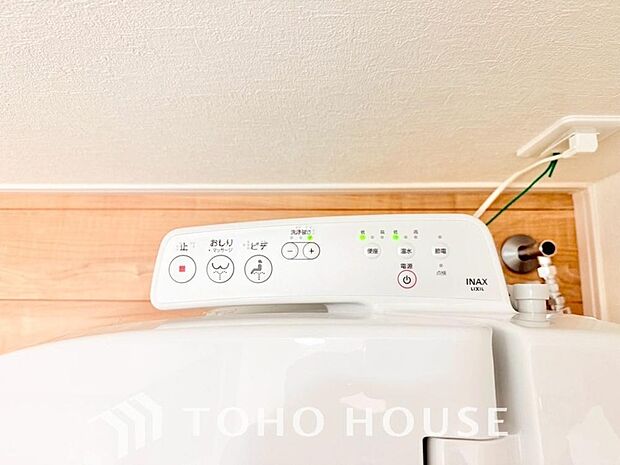 トイレには快適な温水洗浄便座付
