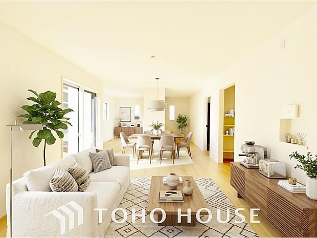 家族皆が集まる場所だからこそ、一番明るく使い勝手のいい空間に仕上げております。爽やかな通風と採光を存分に感じる事が出来る空間です。※家具・家電はCGです。