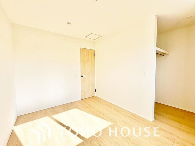 白を基調とした室内は、明るい住空間を造り出すだけでなく、清潔感をもたらしてくれます。