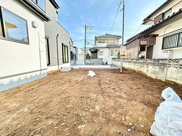 四季折々の変化を楽しめる心地よい場所。時間の経過と共に味わいが出る素敵な空間へ。