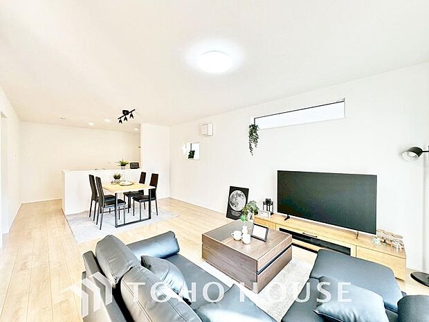 造りこんだ空間演出の妙が生み出す光と質のハーモニーはこの住宅のクオリティの良さを実感させてくれます。