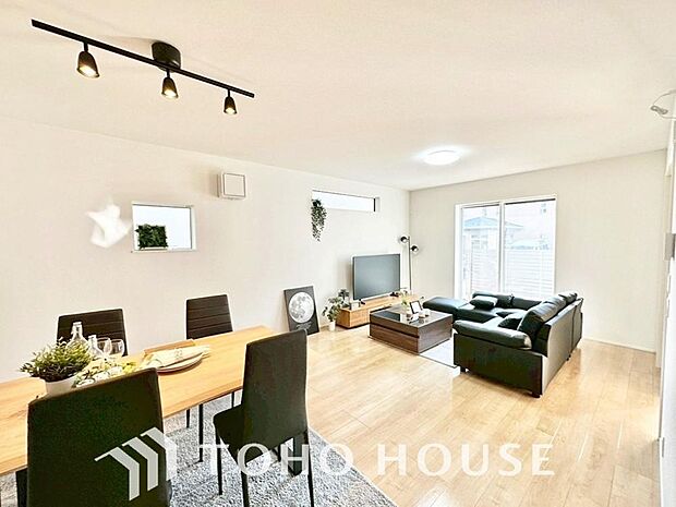 家は、ただ生活する場ではなく、笑顔の毎日、安らぎの日々のために、暮らしを愉しく、快適にする場所。