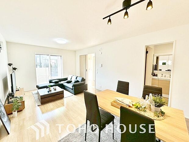 作り手の「気持ちの良いリビングでお過ごししていただきたい」という思いを感じさせます。