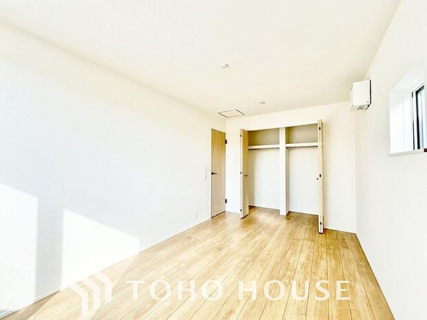 お子様の心と身体を見守る子供部屋として、小さな自立心を育むお部屋作りを見越してご覧下さい。