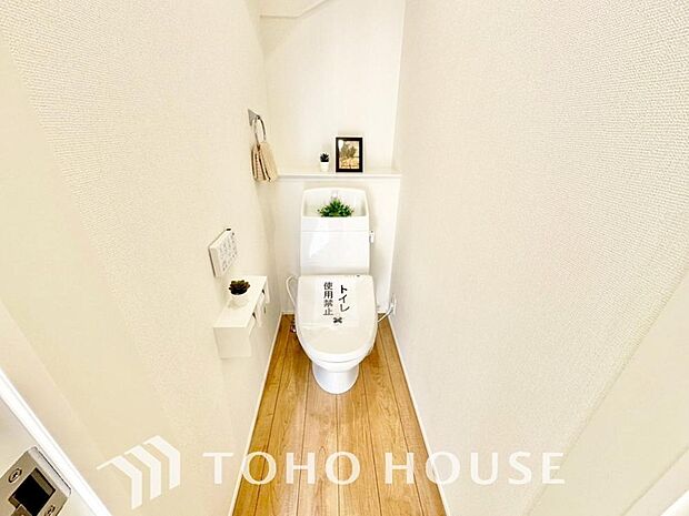 清潔な空間であって頂けますように、目に留まるだけではなく、汚れをふき取り易いフロアと壁紙をチョイス。