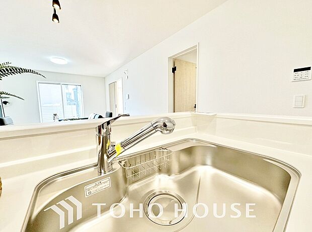 浄水と原水をボタン一つで切り替えられる浄水器一体型水洗。近年主流になりつつある人気の設備です。