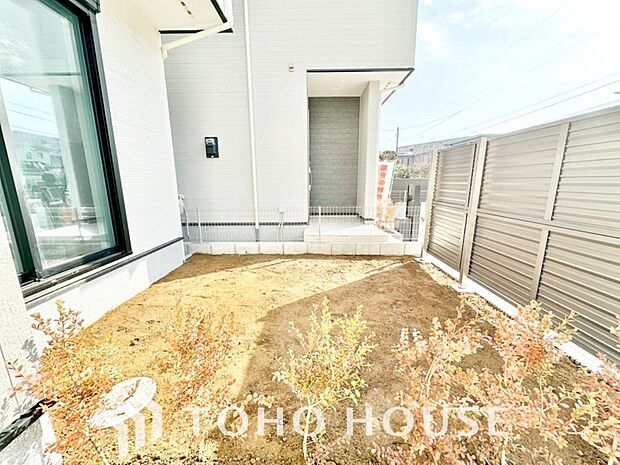 どんなお庭に仕上げるか。新生活に付いて回る楽しい悩みのひとつです。ウッドデッキの新設等もご相談下さい