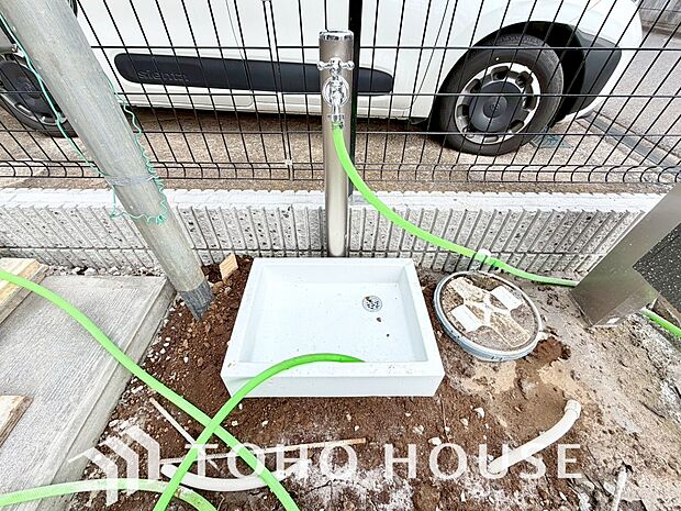 お車の手入れや外周りのお手入れの際にあると便利な立水栓がございます。
