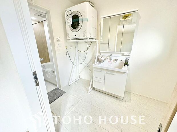 平日の朝であっても、落ち着きとくつろぎを感じられる空間。気持ちよく身だしなみを整えられます。