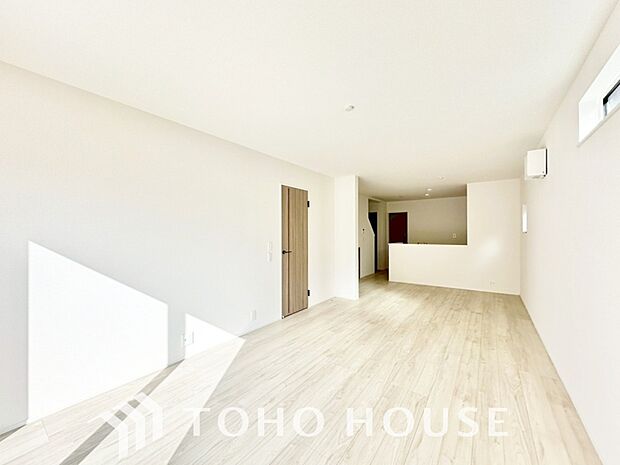 造りこんだ空間演出の妙が生み出す光と質のハーモニーはこの住宅のクオリティの良さを実感させてくれます。