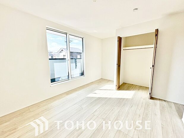 お子様の心と身体を見守る子供部屋として、小さな自立心を育むお部屋作りを見越してご覧下さい。