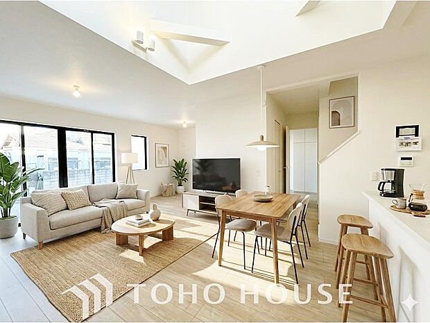 リビングも広く設け、訪れる人々を暖かく迎えてくれます。 ※家具・家電はCGです。