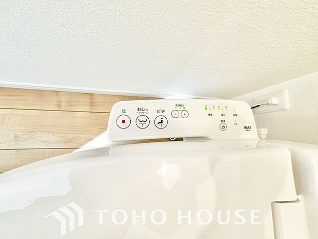 トイレには快適な温水洗浄便座付。