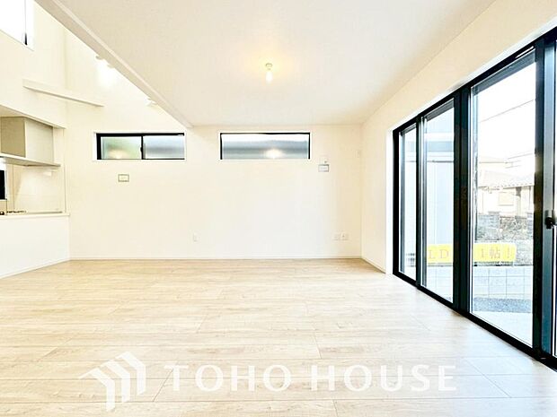 作り手の「気持ちの良いリビングでお過ごししていただきたい」という思いを感じさせます。