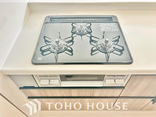 毎日料理をする、料理が好き、家族が多くて量を作る必要がある、等の方々にとっては必須の3口コンロ。