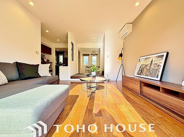 光が注がれる青い空から鮮やかに赤色にゆっくりと染まる。そんな優しい時間がここでは流れてゆく。