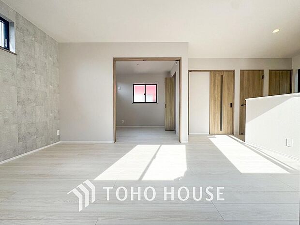 家族皆が集まる場所だからこそ、一番明るく使い勝手のいい空間に仕上げております。