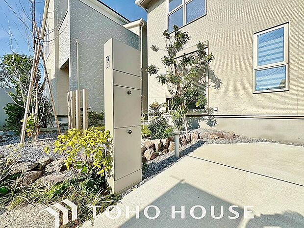 留守でも荷物が受け取れるため、共働きで昼間の宅配物の受け取りが困難な世帯や、インターネットショッピング等の通信販売をよく利用する人にニーズが高まっている。