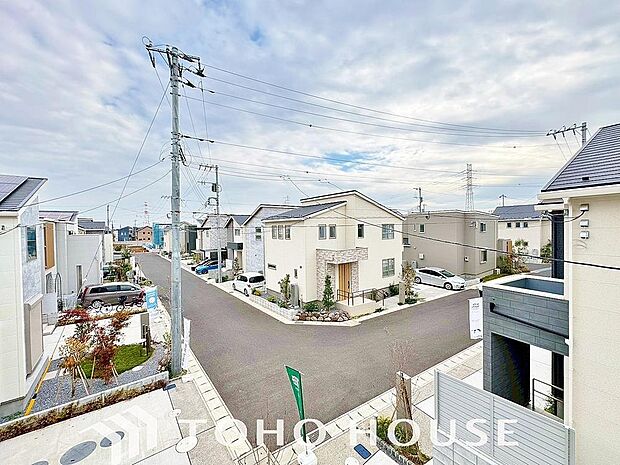 その豊かな眺望にふさわしい空間には、通風・採光にも優れ、心地よい光と風があふれています。