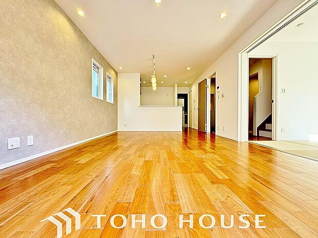 造りこんだ空間演出の妙が生み出す光と質のハーモニーはこの住宅のクオリティの良さを実感させてくれます。