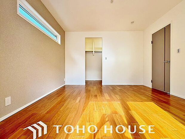 一日の疲れを癒やしてくれる主寝室。時を忘れて過ごす場所として過ごせるお部屋。