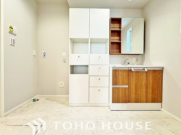 お家の中でも特にプライベートスペースとなる洗面所は、洗濯場所と浴室を同じ空間でまとめております。