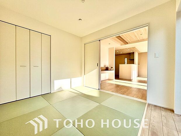 生活感を感じない空間では落ち着く事はできません。絶妙な雰囲気、配色、素材感を意識してコーディネート。