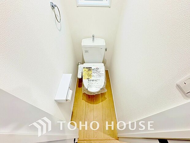 清潔な空間であって頂けますように、目に留まるだけではなく、汚れをふき取り易いフロアと壁紙をチョイス。