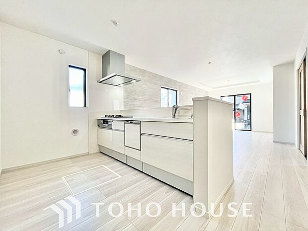 広々キッチンを採用。みんなで作った料理を召し上がりながらの会話は、どのような物になるのでしょうか。