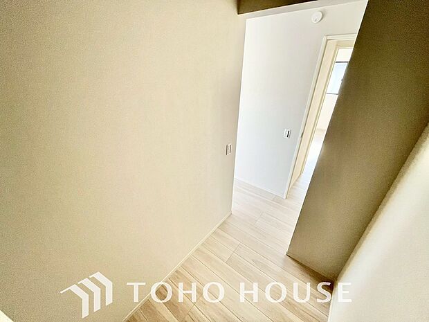 大容量のウォークインクローゼット。大きさ＆広さの感覚が画像では伝わりづらいので是非現地をご覧下さい。