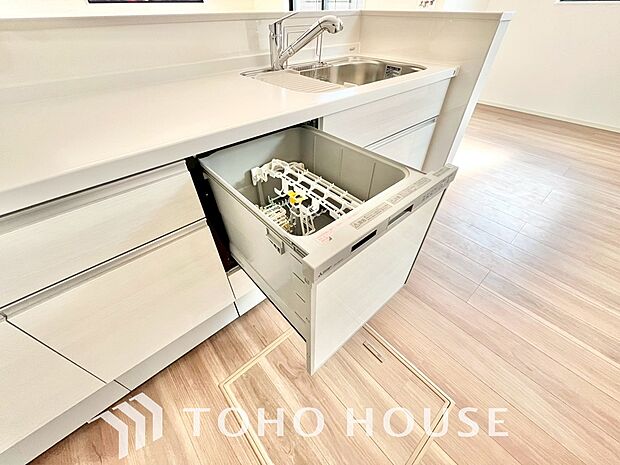 高温水や高圧水流を使う事で効率よく食器洗浄できます。殺菌効果も高いので哺乳瓶等を洗う際にも便利です。